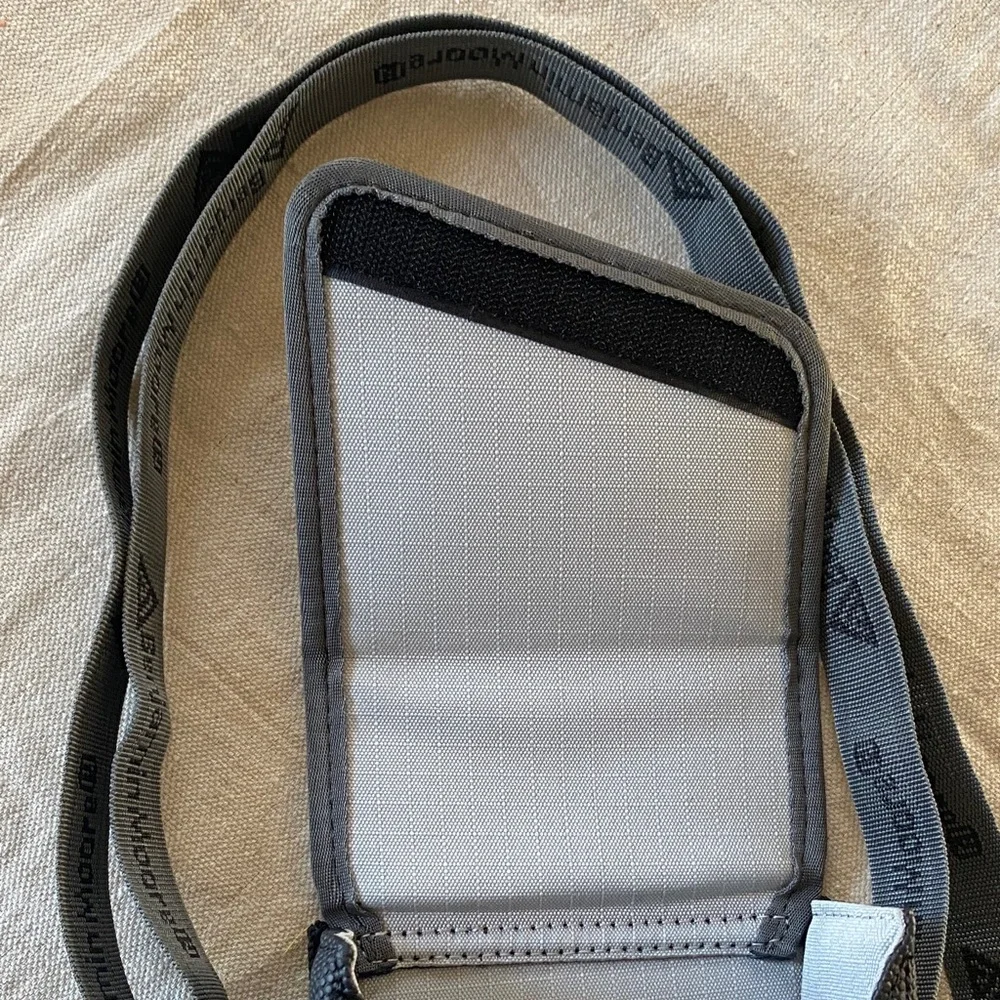 Benjamin Moore Paint Sample Carrying Case – Excellent Condition